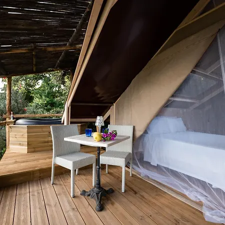 Luxury tent Vesuvian Glamping